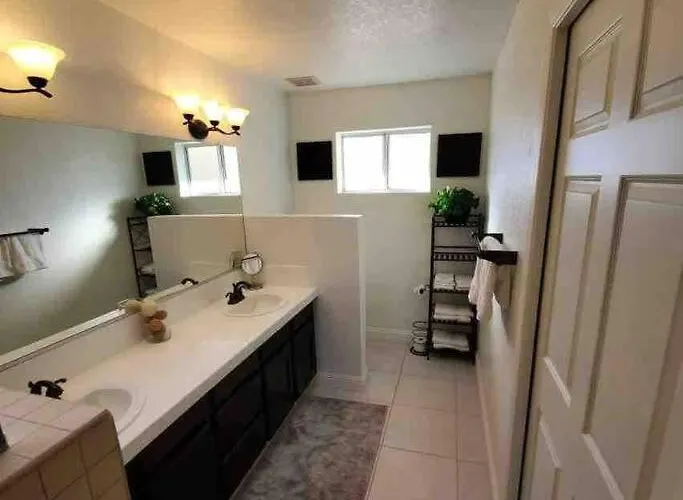 Havasu Retreat W Pool Everything Nearby! Lake Havasu City